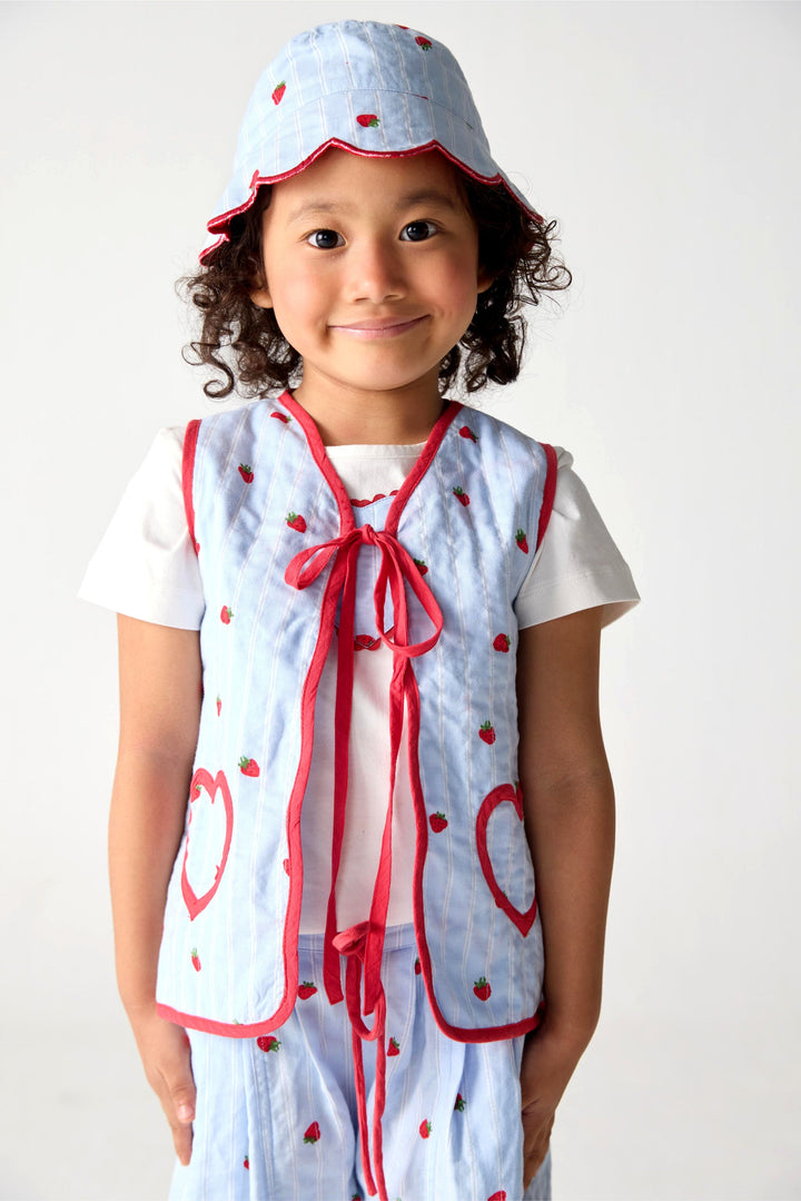 Scallop Hat on model