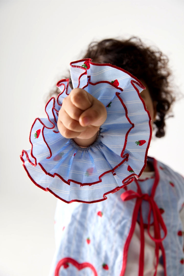 Scrunchy strawberry motif detail